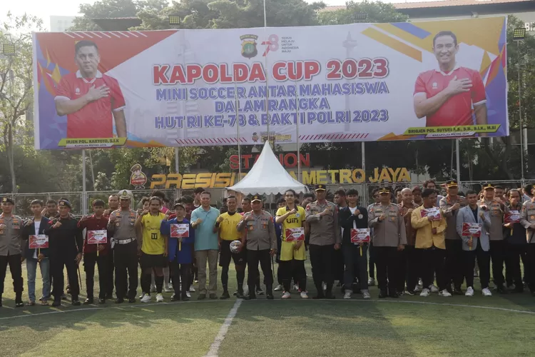 Kapolda Metro Jaya Irjen Pol. Karyoto membuka kejuaraan Kapolda Cup 2023 Mini Soccer antar mahasiswa dalam rangka HUT RI Ke-78 dan Rangkaian Bakti Polri Tahun 2023 di Stadion Presisi Polda Metro Jaya. (Istimewa )
