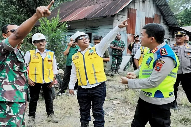 Bupati Radiapoh Perintahkan Damkar Turun Ke Lokasi Kebakaran Hutan di Haranggaol  (Realitasonline.id/SS)