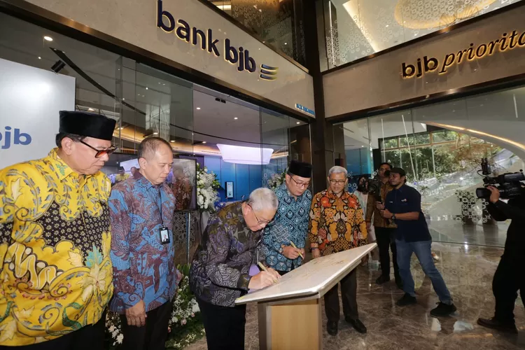 Peresmian Gedung Kantor bank bjb, yang berada di T Tower, Jl. Gatot Subroto, Jakarta.  (bjb)