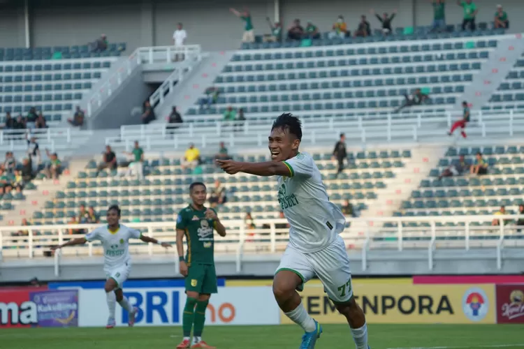 Gol Rizky Hidayat membawa Persikabo 1973 Bogor menang atas Persebaya Surabaya 2-1. (Persikabo 1973)