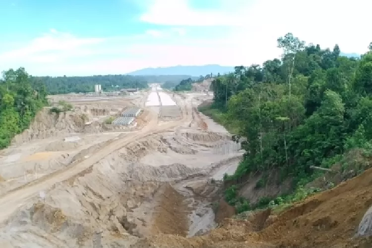 Dikebut 24 Jam Non Stop, Proyek Tol Padang Sicincin Mulai Terlihat Rest Area dan Pengecoran Beton Badan Jalan (tangkapan layar YouTube Minang Yes)