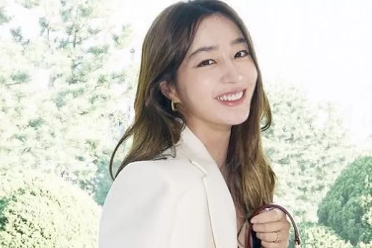 Mengandung Anak Kedua, Lee Min Jung Masih Melanjutkan Karir dan Memperpanjang Kontrak Iklan (Gorajuara.com/dok: Instagram @216jung)