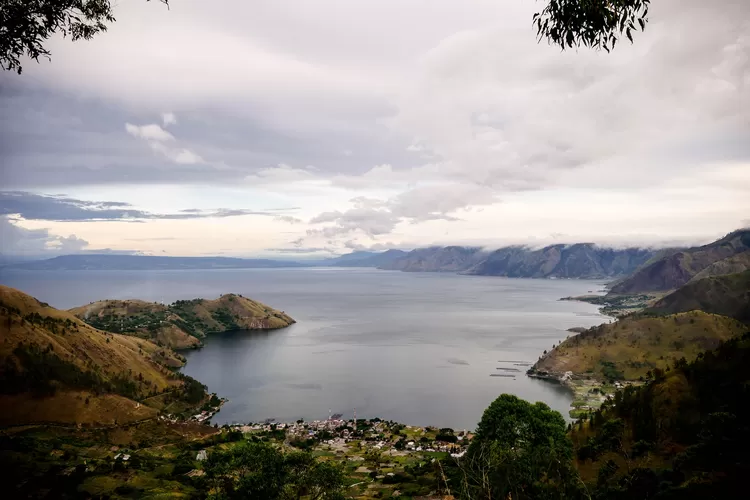 Salah satu keindahan danau di Indonesia  ((Unsplash/Marcel Ardivan))
