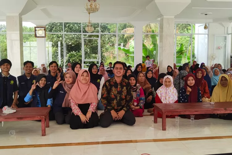 Mahasiswa KKN-T Fisipkom Unida Bogor lakukan penyuluhan UMKM. (Unida)