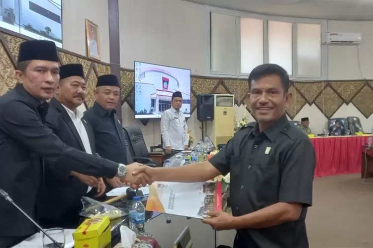 DPRD Kota Padang menggelar rapat paripurna penyampaian pendapat akhir fraksi-fraksi terhadap Rancangan Kebijakan Umum Anggaran, Prioritas dan Plafon Anggaran Sementara APBD Kota Padang Tahun Anggaran 2024, bertempat di Gedung Bundar Sawahan, Jumat, 4 Agustus 2023. (IST)