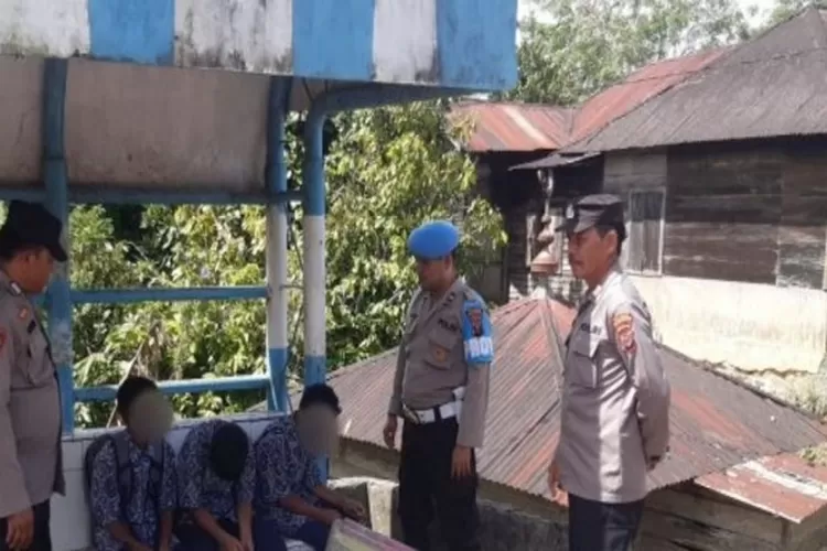  Tiga orang siswa SMP terjaring Operasi Kasih Sayang yang di gelar Polsek Sipirok, Polres Tapanuli Selatan ( Realitasonline.id/Riswandy)