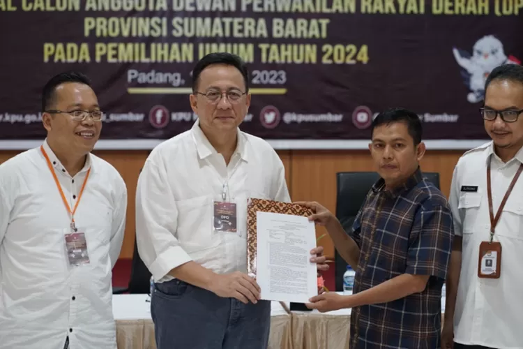 Irman Gusman mendaftar sebagai bakal calon DPD RI Provinsi Sumbar (sumbar.kpu.go.id)