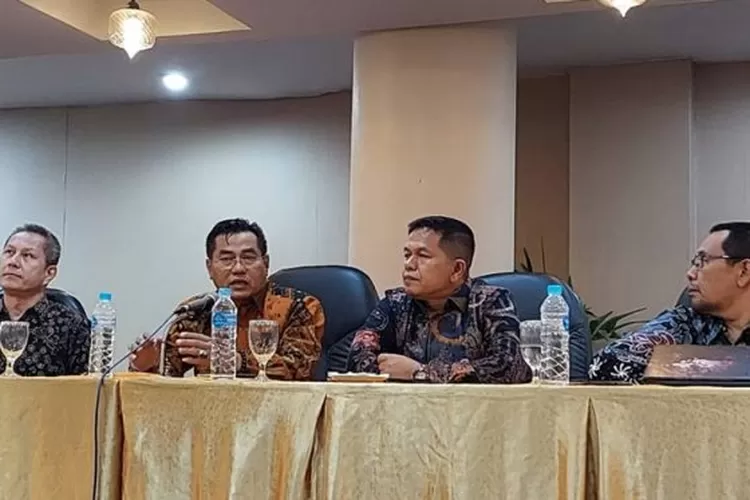 Direktur PNP Surfa Yondri dalam Workshop Evaluasi Capaian Kinerja Tri Wulan ke-2. (pnp.ac.id)