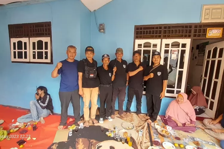 Kamtibmas Cimanggis Tapos (KCT) mengadakan acara rutin arisan bulanan guna tujuan Kopi Darat (Kopdar) bagi para anggota di wilayah Sukamaju Baru, Kecamatan Tapos. (Andika Eka )