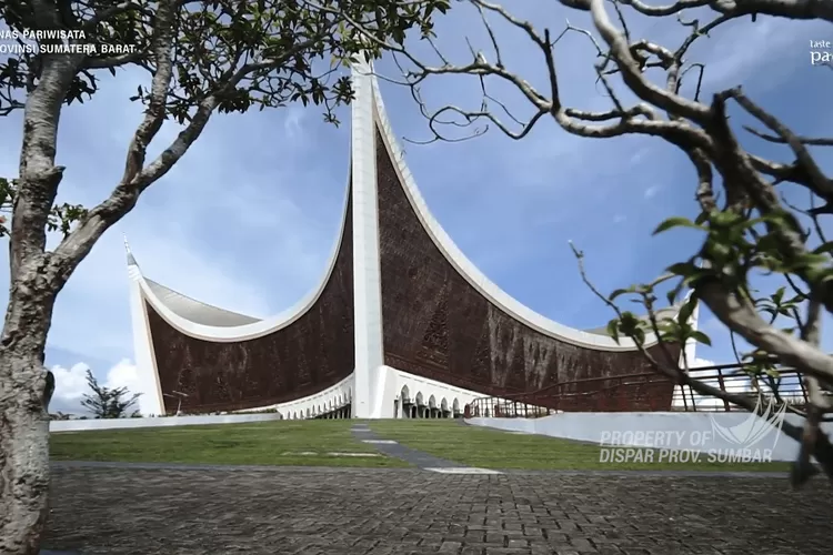 Masjid Raya Sumatera Barat  ((Dispar Prov. Sumbar))