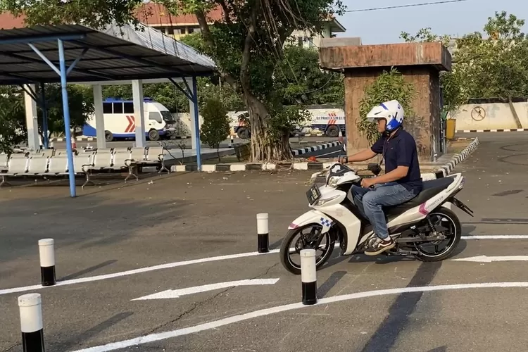 Mulai Senin, Test Uji Praktik SIM C Berubah Bentuk Huruf S Sudah tak Zig-zag Lagi (Realitasonline.id/ Kompas)
