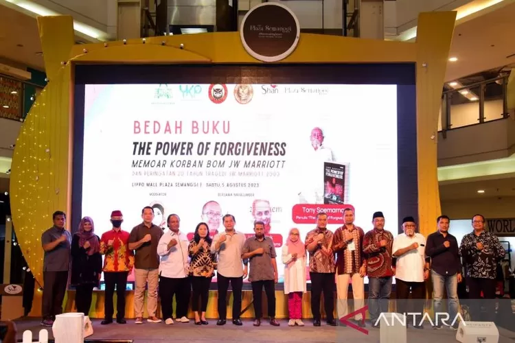 Peringatan 20 Tahun Tragedi Bom JW Marriot 2003 dan Bedah Buku &ldquo;The Power of Forgiveness&rdquo; di Shan Gallery Plaza Semanggi, Jakarta, Sabtu (5/8/2023).  (ANTARA/HO-Humas BNPT RI)