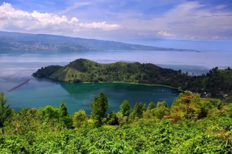 Pulau Samosir yang terletak di Danau Toba, Sumatera Utara (IIndonesia.go.id)