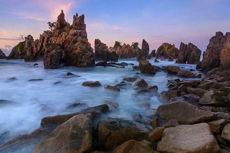 Pantai Gigi Hiu Lampung yang memesona (Batiqa.com)