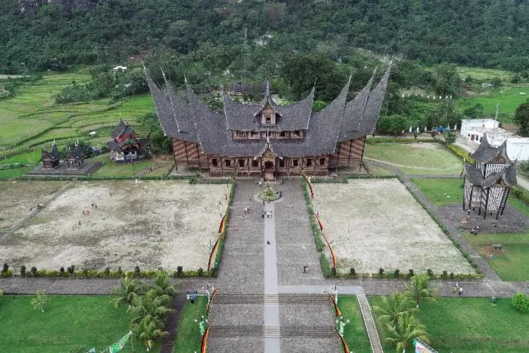 Istana Pagaruyung (Twitter @arbainrambey)