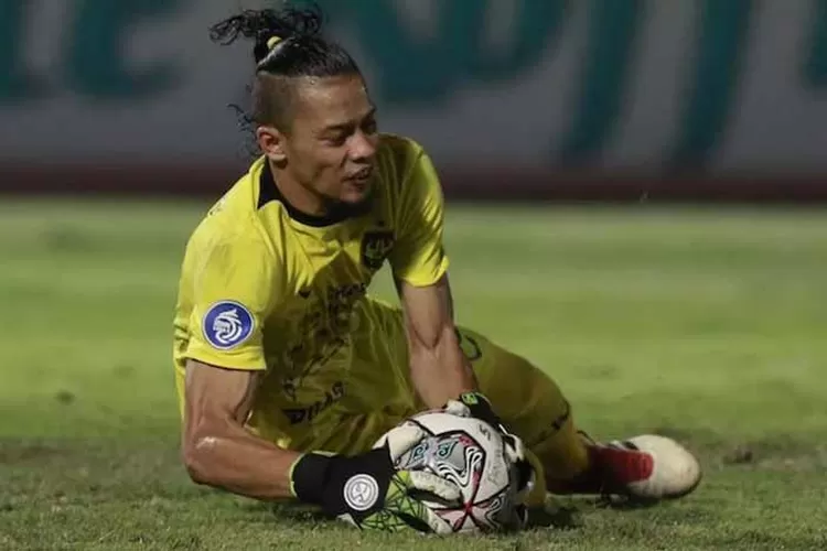 10 Pemain Bola Terkenal di Indonesia Asal Sumatera Barat, Nomor. 5 Kiper Otodidak Punya Segudang Prestasi