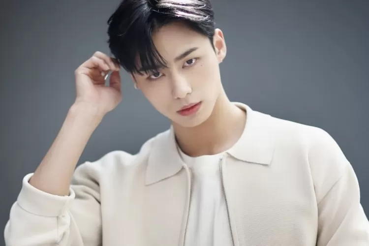 Kyoungyoon resmi hengkang dari grup DKZ (DKZ)