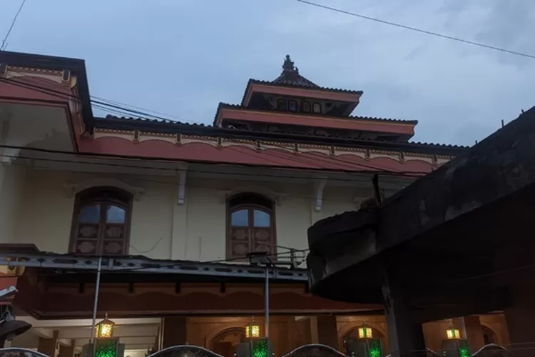 Masjid Baitul 'Atiq atau lebih dikenal dengan naman Masjid Morodemak, Kecamatan Bonang, Demak. (ivo)