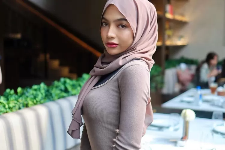 Oklin Fia yang viral usai memakan es krim di dekat area sensitif pria. (Instagram.com/@oklinfia)