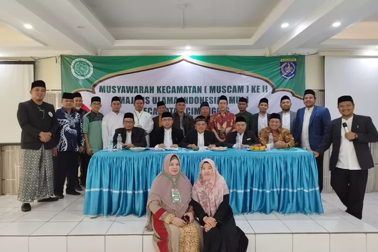 Pengurus MUI Kecamatan Cimanggis Usai Muscam ke 2 yang memilih KH. Ismail menjadi Ketua MUI Kecamatan Cimanggis Kota Depok