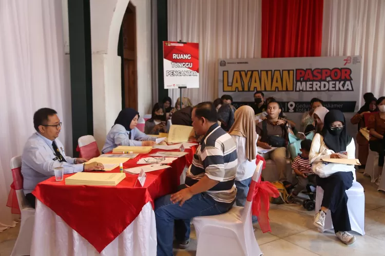 Hari Pertama Layanan Paspor Merdeka di Weeskamer, Antusias Masyarakat Sangat Tinggi