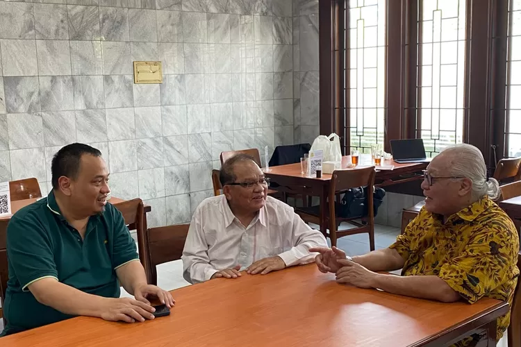 Masih banyak yang bisa diberikan oleh guru besar yang telah pensiun. Karena itu usia bukan penghalang untuk berkontribusi bagi kemajuan ilmu, bangsa dan negara (foto Pergubi)