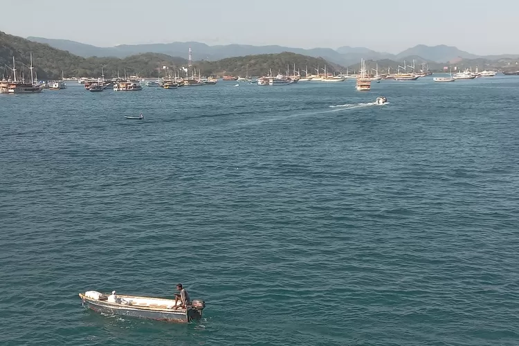 Pantai Labuan Bajo. Berikut ini informasi tentang 458 wisatawan mancanegara wisata kayak di Labuan Bajo, terbanyak dari Inggris.