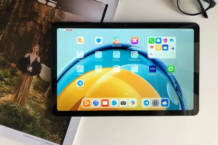 Huawei MatePad SE 10.4 awal rilis di Indonesia menghadirkan varian RAM berkapasitas 4 GB LPDDR4x yang dipadankan dengan storage 64 GB.* (huawei.com)