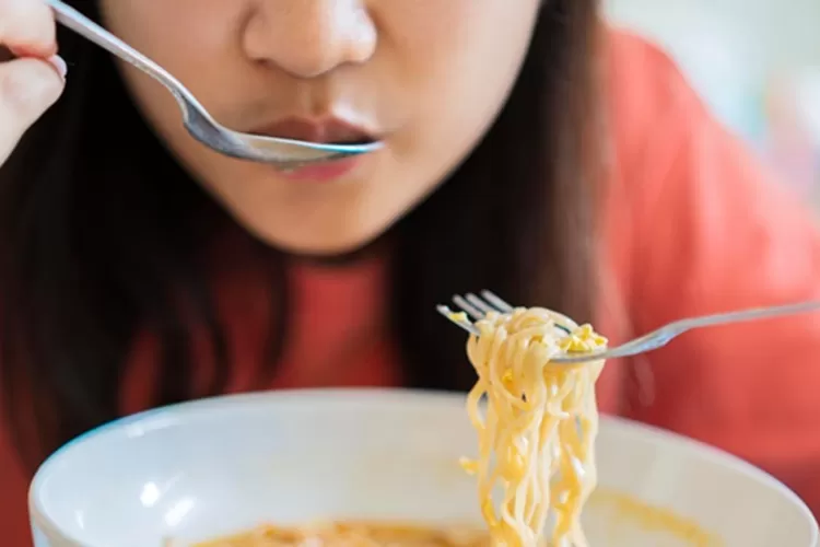 tips agar penggemar mie instan tetap bisa menikmatinya dan tetap sehat.