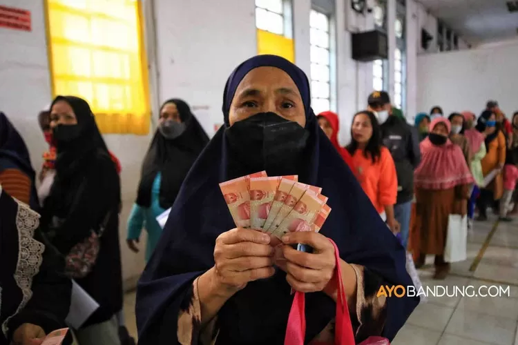Bansos BPNT Tahap 4 Cair Rp2,4 Juta Bulan Agustus 2023, Cek Saldo Rekening Anda Sekarang! (Ayobandung.com)