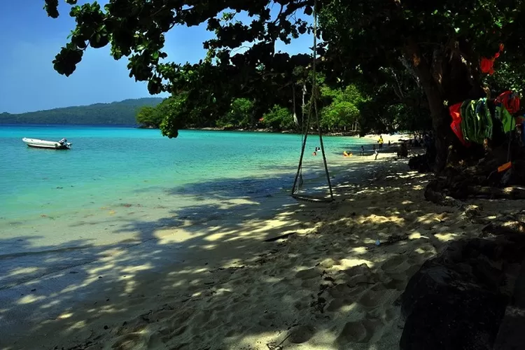 Pantai Gapang, di Pulau Weh, Sabang, Aceh (indonesiakaya.com)