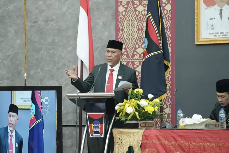 Hadiri HUT Kota Padang, Gubernur Mahyeldi Ajak Seluruh Pihak Berbenah. (Humas Pemprov Sumbar )