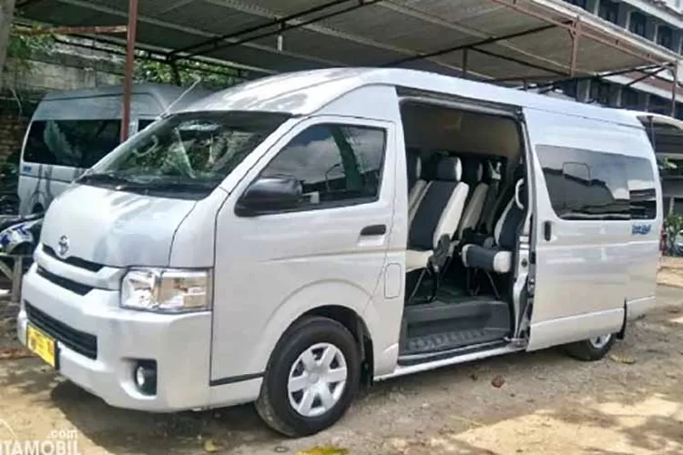 Rental Mobil Hiace Murah di Kota Padang untuk Keperluaan Dinas, Keluarga Hingga Wedding Car