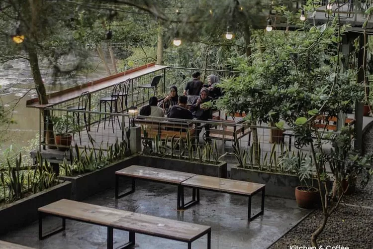 Cafe Outdoor Dekat Kampus IPB Bogor, Ditemani View Alam dan Sungai, Bisa Nongkrong Sambil Healing