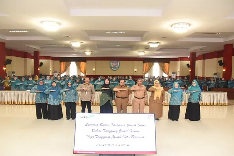 Bupati Tapsel Dolly Pasaribu, usai membuka sosialisasi SKI tingkat TP PKK (Realitasonline/Riswandy)