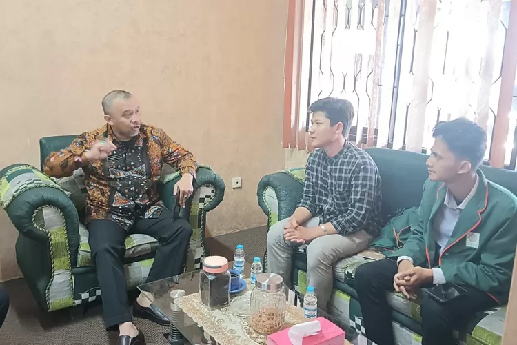 Kepala Kemenag Kabupaten Bogor Bersama Mahasiswa KKN Unusia (Bogor Times)