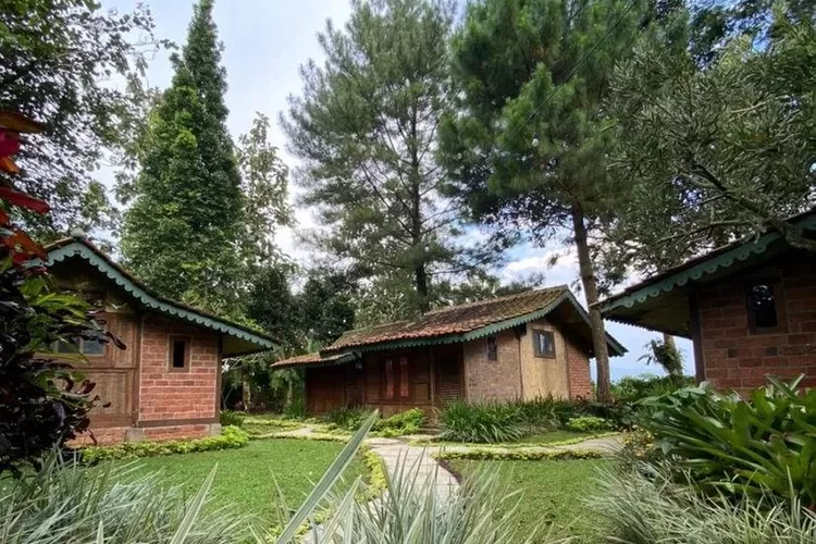 Villa Hidden Gem Ala Pedesaan di Bogor, Bangunan Ala Vintage, Fasilitas Lengkap Harga Ekonomis