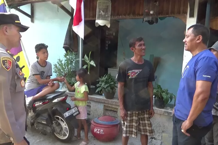 Kapolsek Candisari Iptu Handri Kritanto saat melakukan olah TKP kasus pengeroyokan di Jomblang Semarang.  ((Istimewa))