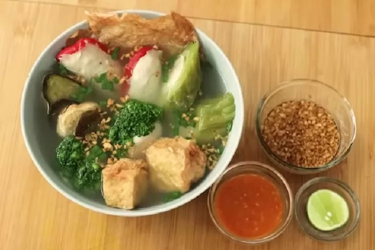 Enak Pol! Resep Sup Bakso Ayam Sayuran Ala Chef Devina Hermawan
