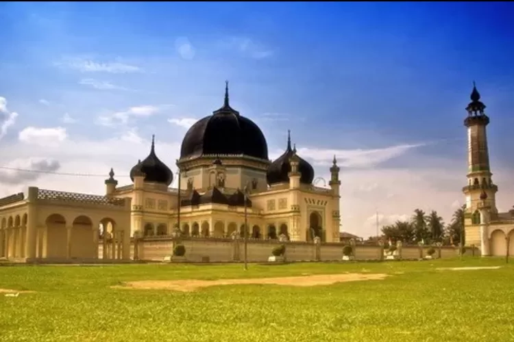 Masjid Azizi saksi bisu lahirnya Kerajaan Islam di Sumatera Utara  (seringjalan.com)