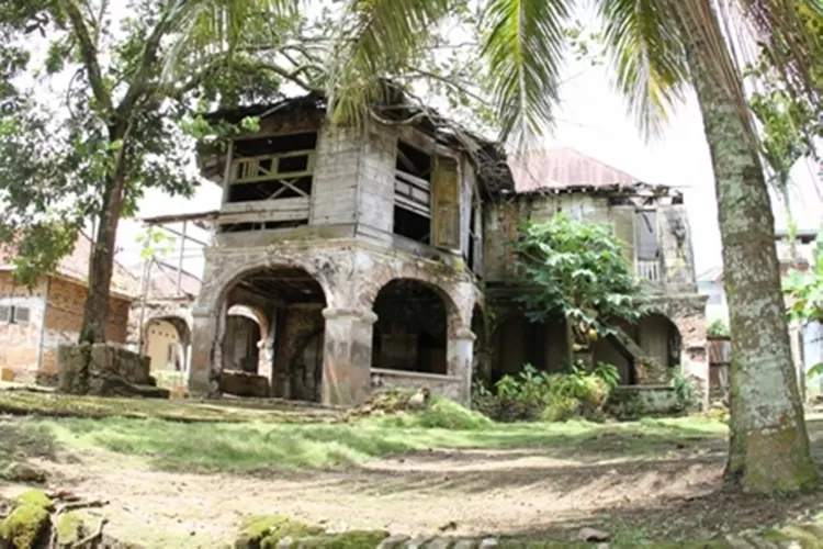 Menelusuri keindahan dan sejarah megah Rumah Batu Olakemang di Jambi (indonesiakaya.com)