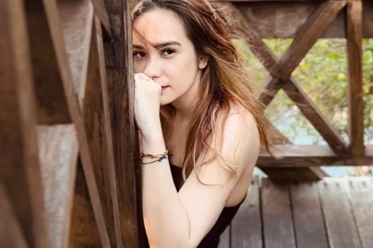 Putri Anne dan Arya Saloka diisukan sudah bercerai (Gorajuara/dok:instagram/@anneofficial1990)