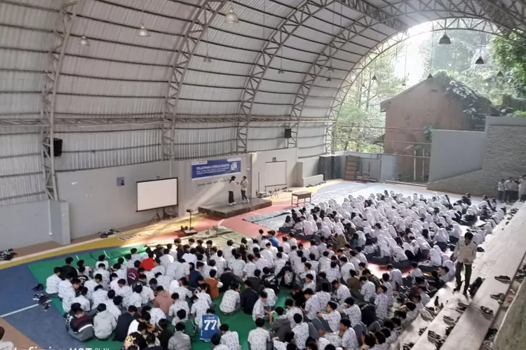 Kegiatan Edukasi Anti Hoax Kerja Pengabadian Prodi Ilmu Komunikasi UPI Bandung di SMAN 15 Bandung (GoraJuara.com/dok AKSI)