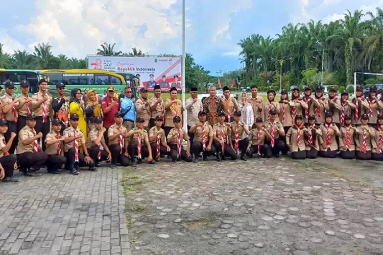 Plt Bupati Palas drg H Ahmad Zarnawi Pasaribu, Sekda Arpan Nasution dan kontingen Kwarcab Pramuka Palas mengikuti kegiatan Raimuna Nasional di Cibubur Jakarta Timur&nbsp;  (Realitasonline.id/SS)