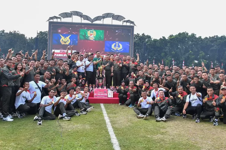 JUARA : TNI Angkatan Darat (AD) keluar sebagai Juara Umum pada Piala Panglima TNI 2023 (DOK.PENKOSTRAD)