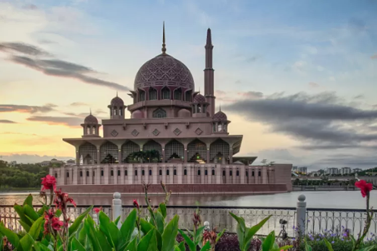 5 Fakta Menarik tentang Masjid Al-Hakim Padang (Satria Yudho Nugroho)