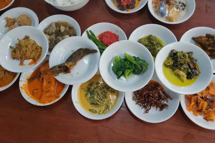 Deretan Wisata Kuliner Paling Murah di Padang Panjang Menggoda Selera Makan Anda Bersama Keluarga