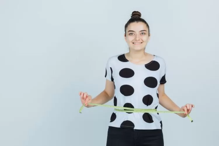  Transformasi Hebat: Dari 80 kg Menjadi 50 kg! Menurunkan berat badan memerlukan komitmen dan perubahan gaya hidup. (freepik/8pho)