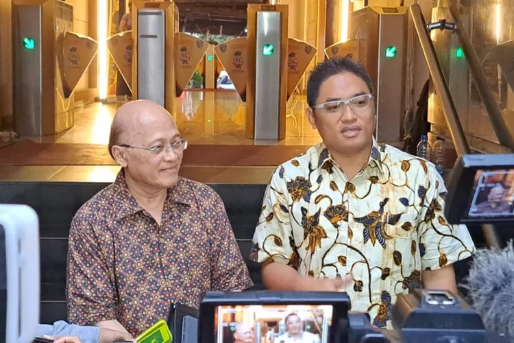 Mario Teguh bersama kuasa hukum mendatangi Polda Metro Jaya. (PMJ News)