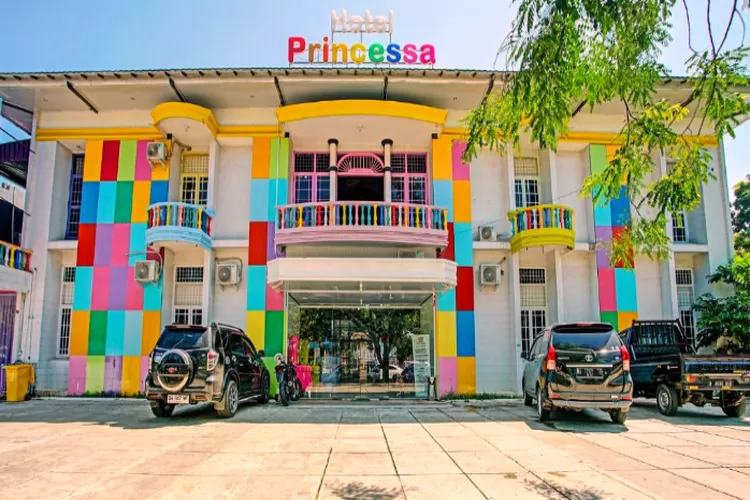 Hotel Princessa Syariah merupakan tempat beristirahat nyaman dekat area Masjid Raya Sumatera Barat, Kota Padang. (booking.com)